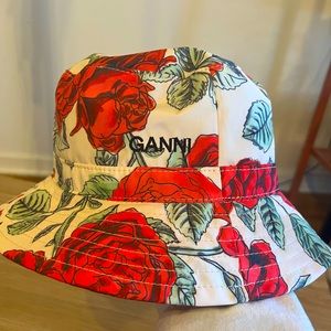 Ganni Bucket Hat in size M/L